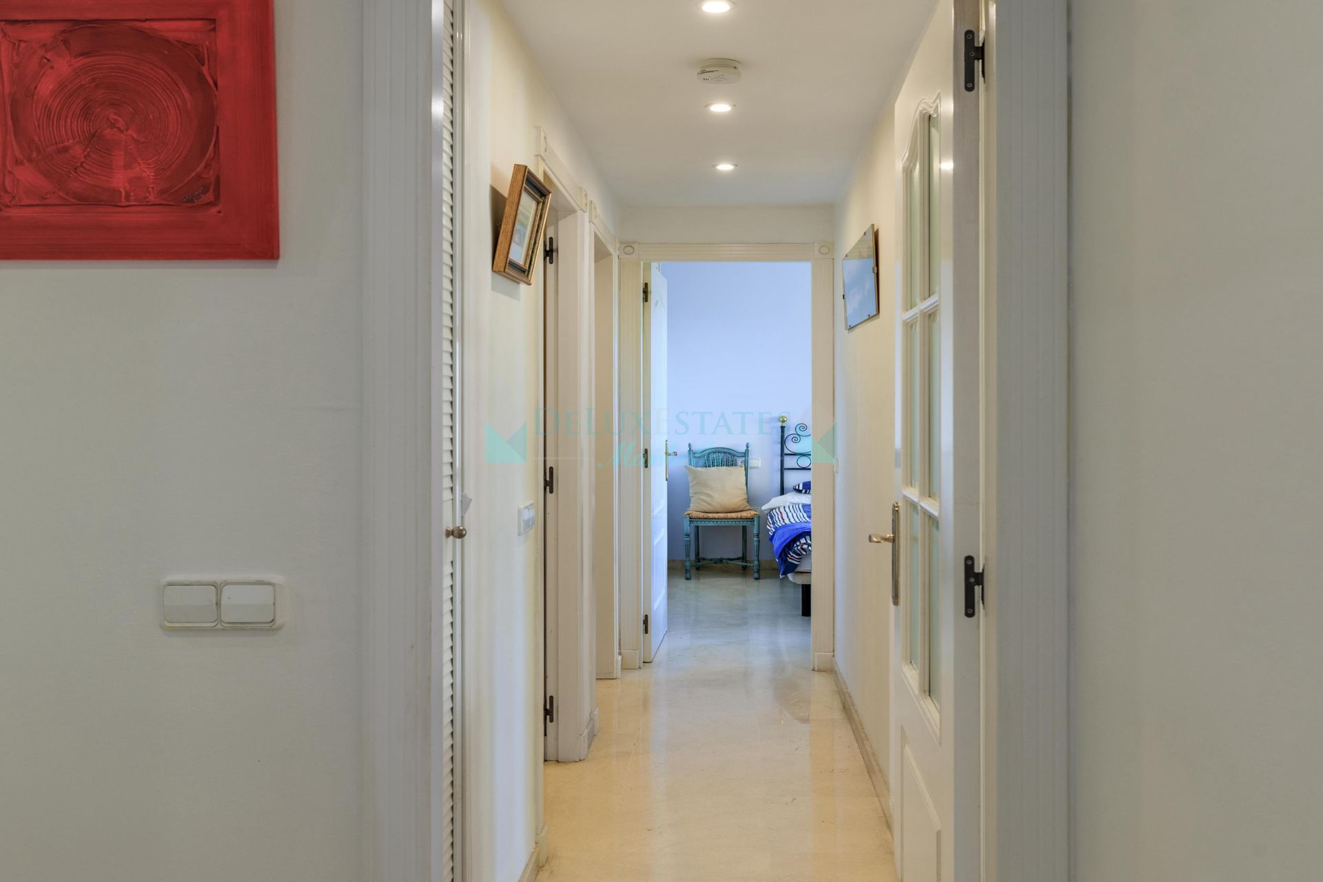 Apartamento Planta Baja en venta en Los Arqueros, Benahavis