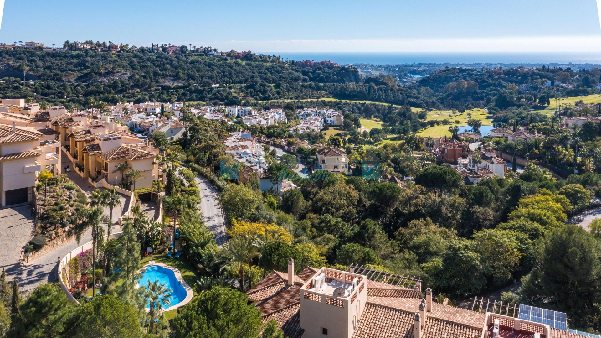 Apartamento Planta Baja en venta en Los Arqueros, Benahavis