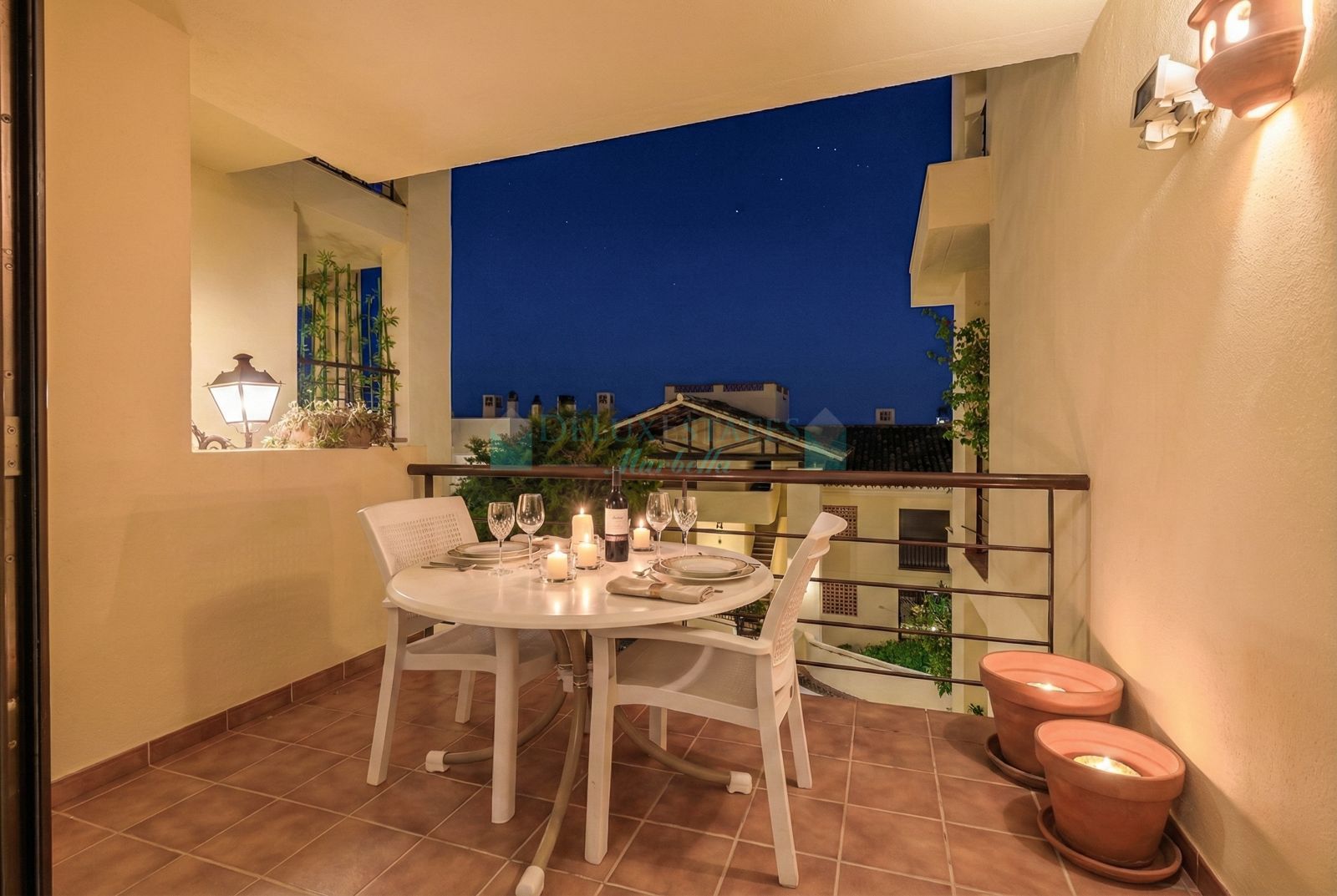 Apartamento Planta Baja en venta en Los Arqueros, Benahavis