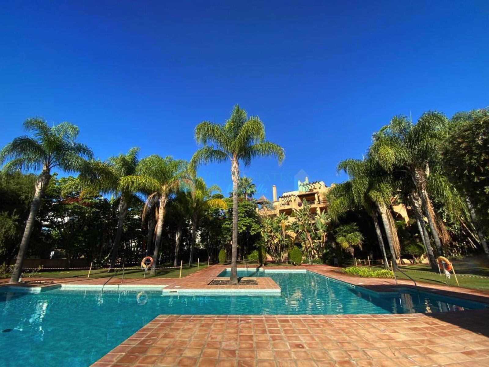 Ground Floor Apartment for sale in El Campanario, Estepona