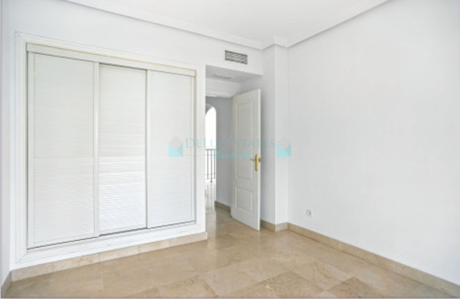 Town House for sale in Los Arqueros, Benahavis