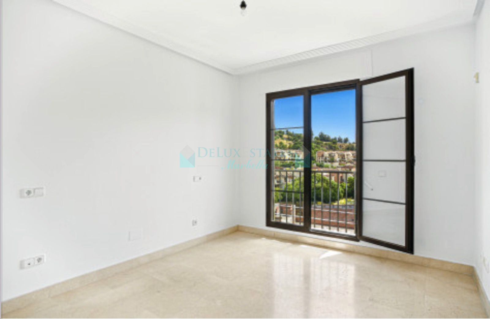 Town House for sale in Los Arqueros, Benahavis