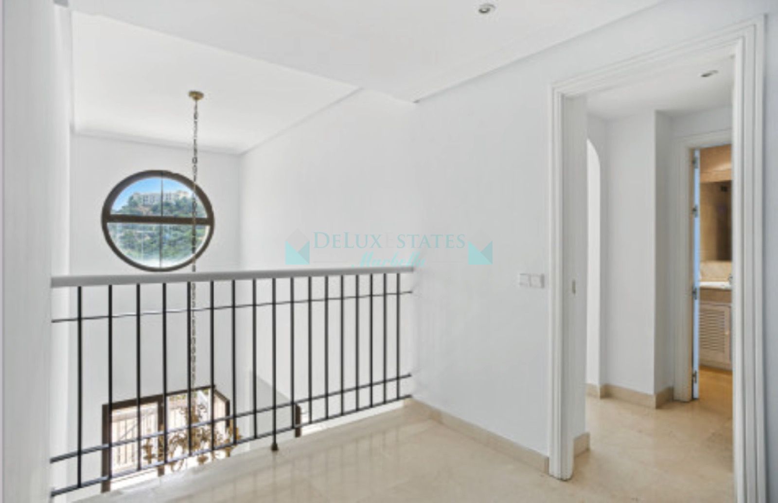 Town House for sale in Los Arqueros, Benahavis