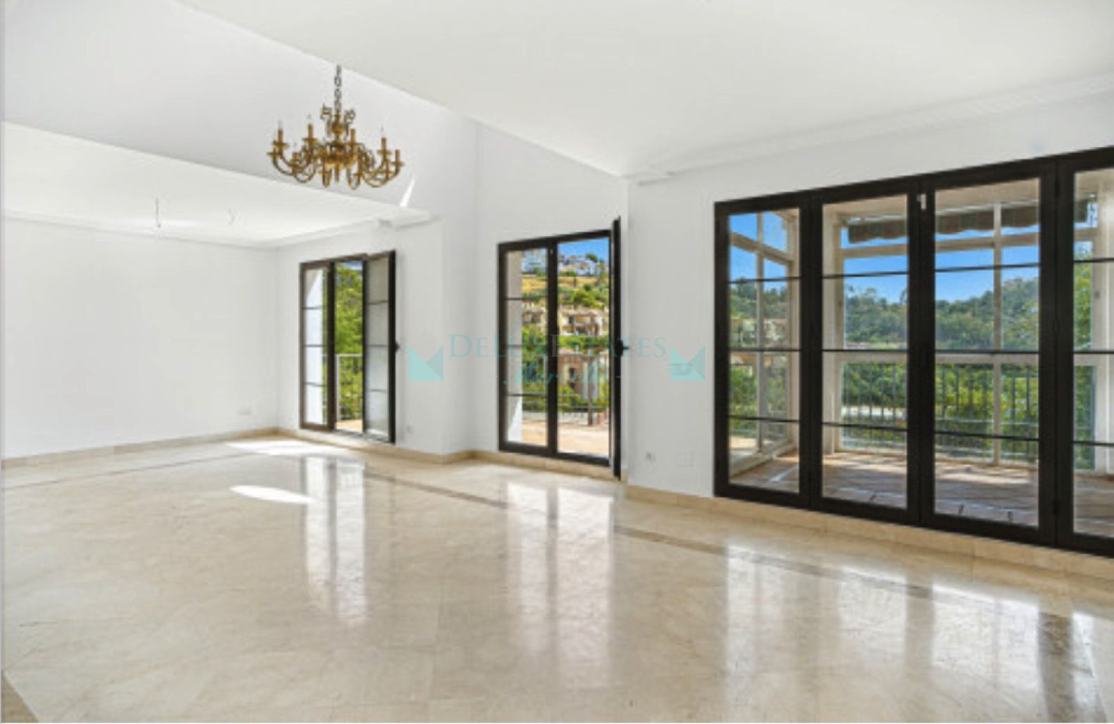 Town House for sale in Los Arqueros, Benahavis