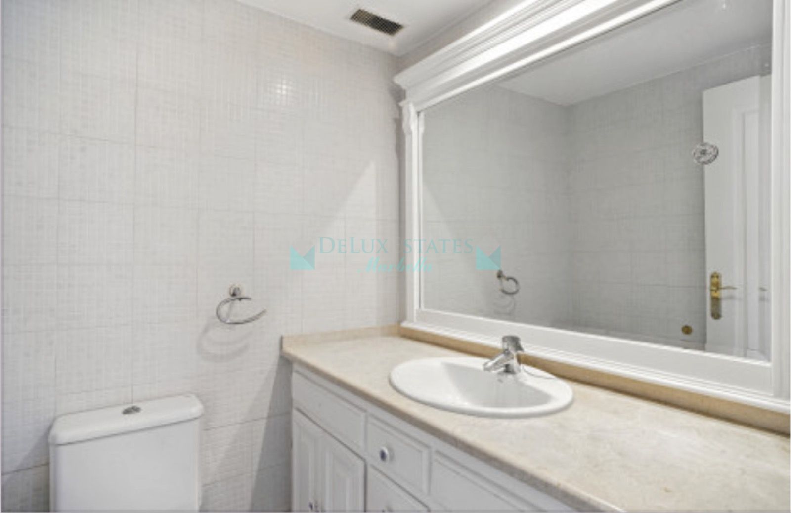 Town House for sale in Los Arqueros, Benahavis