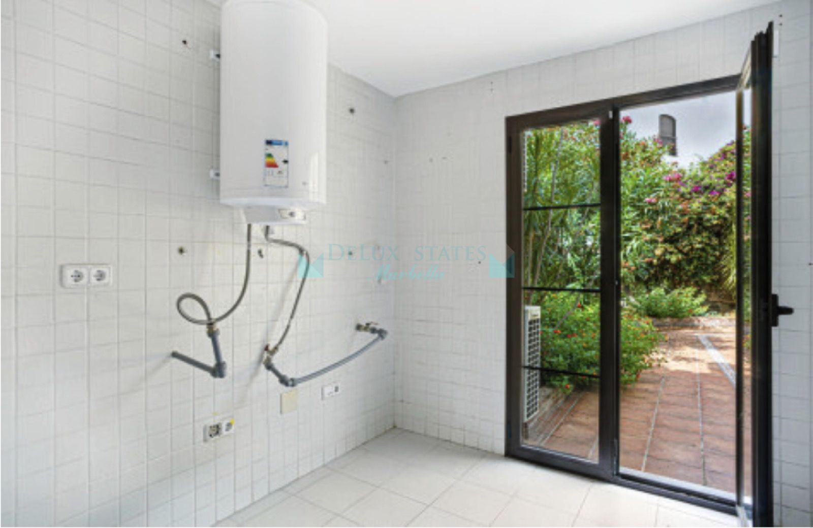 Town House for sale in Los Arqueros, Benahavis