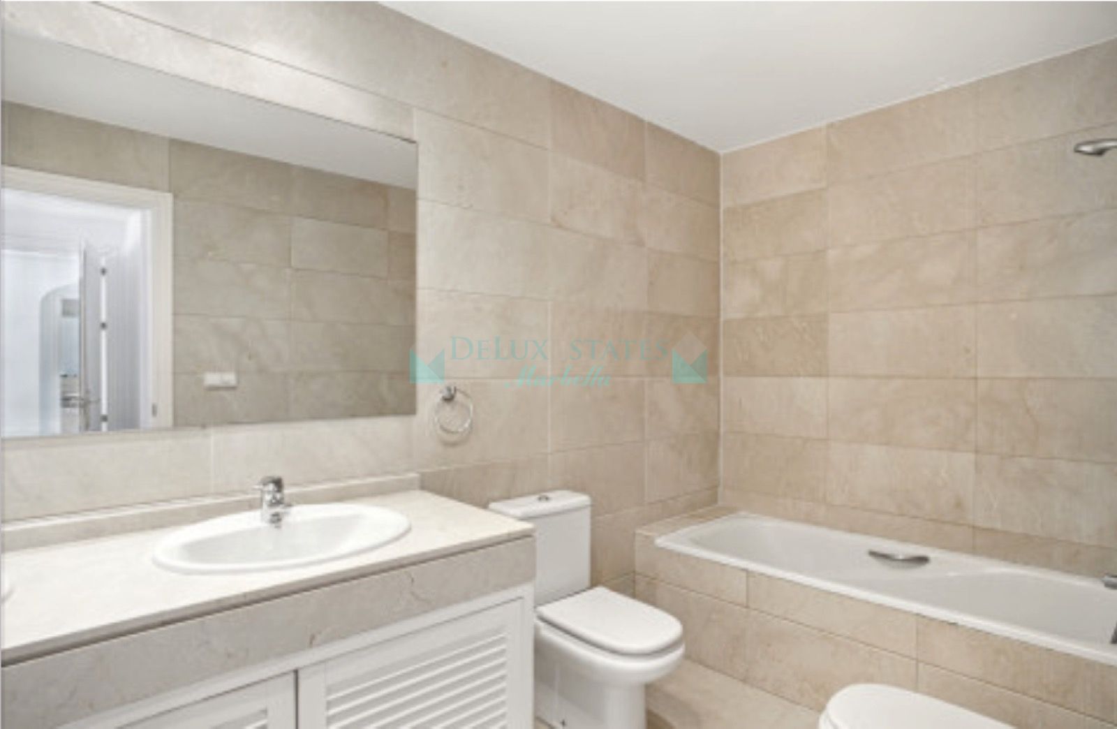 Town House for sale in Los Arqueros, Benahavis