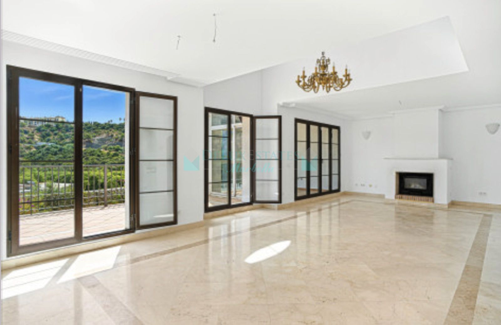Town House for sale in Los Arqueros, Benahavis