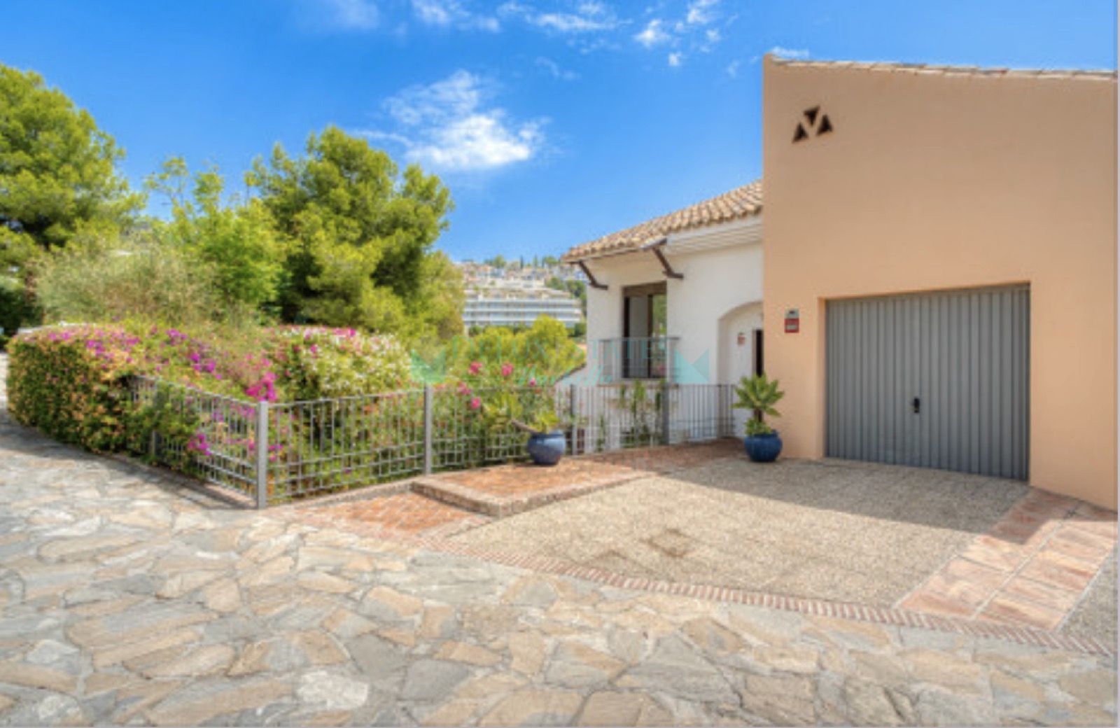 Town House for sale in Los Arqueros, Benahavis