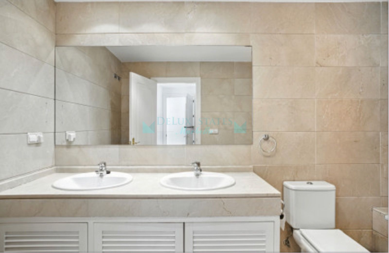 Town House for sale in Los Arqueros, Benahavis