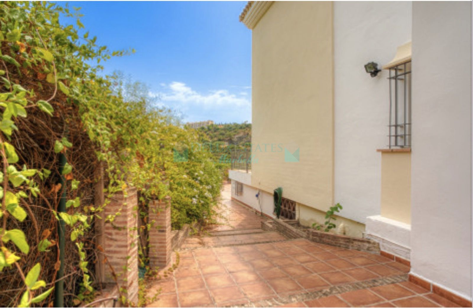 Town House for sale in Los Arqueros, Benahavis