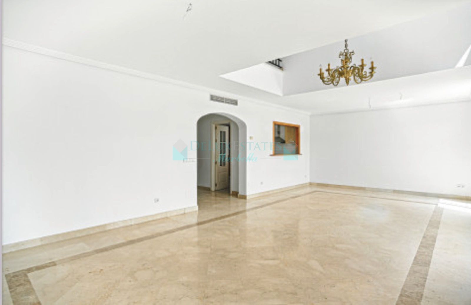 Town House for sale in Los Arqueros, Benahavis