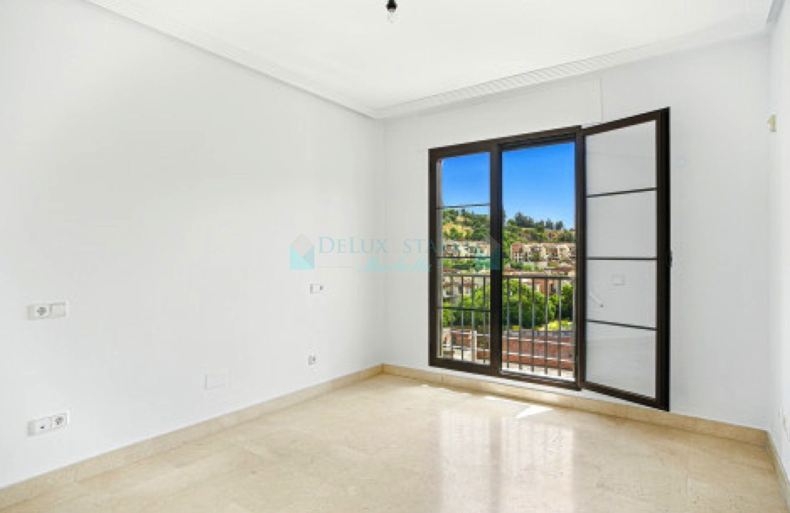 Town House for sale in Los Arqueros, Benahavis