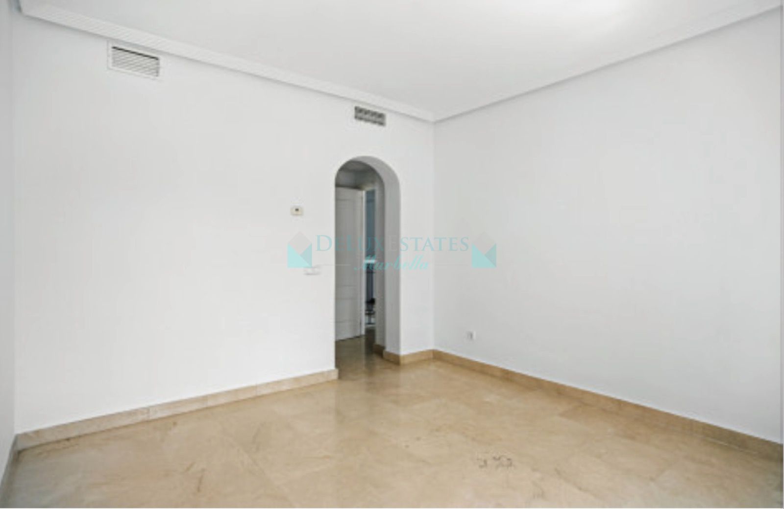 Town House for sale in Los Arqueros, Benahavis
