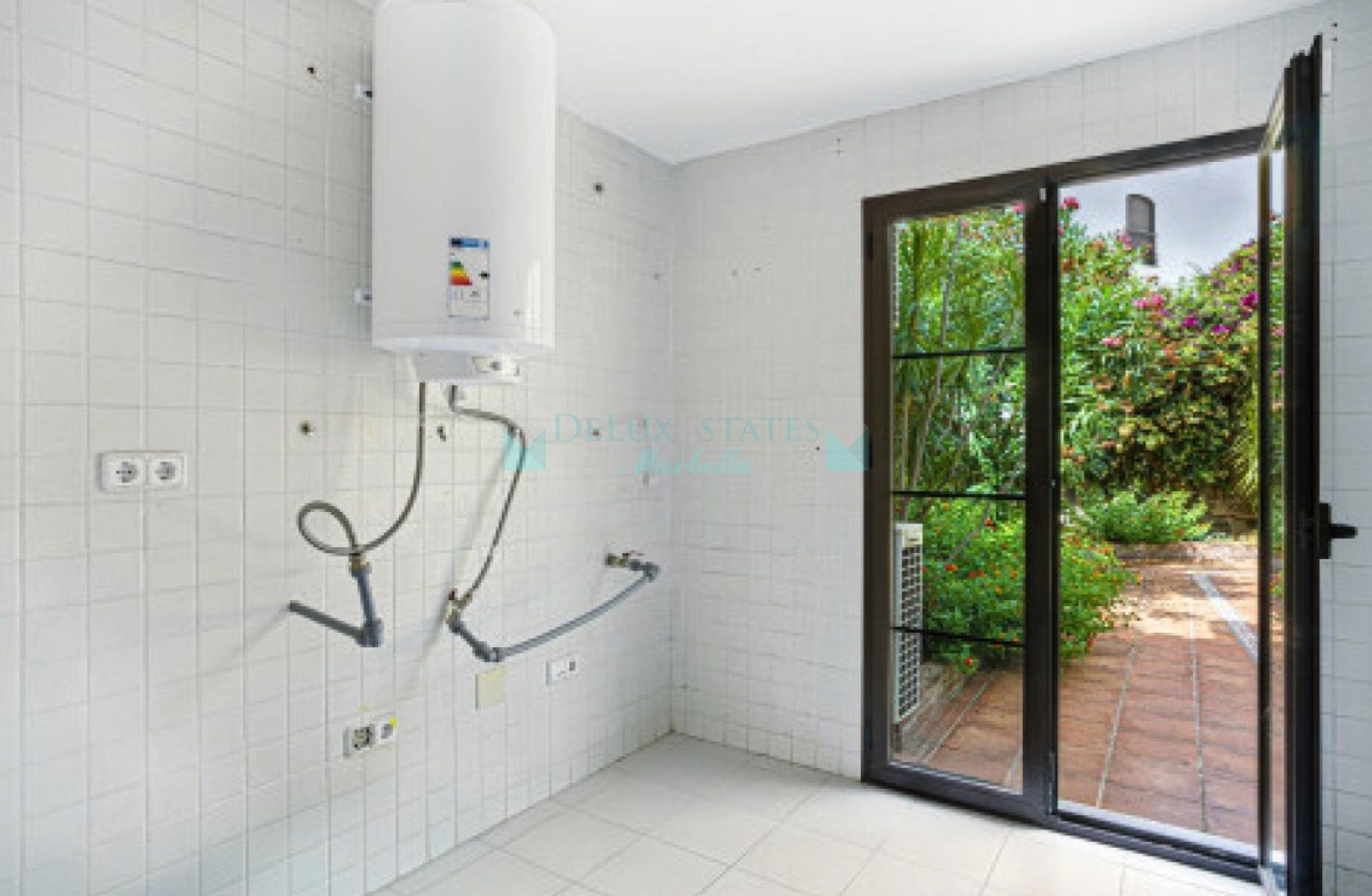 Town House for sale in Los Arqueros, Benahavis