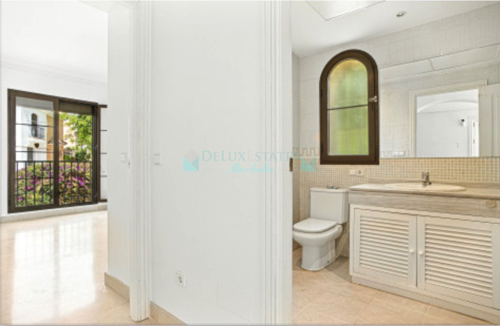 Town House for sale in Los Arqueros, Benahavis
