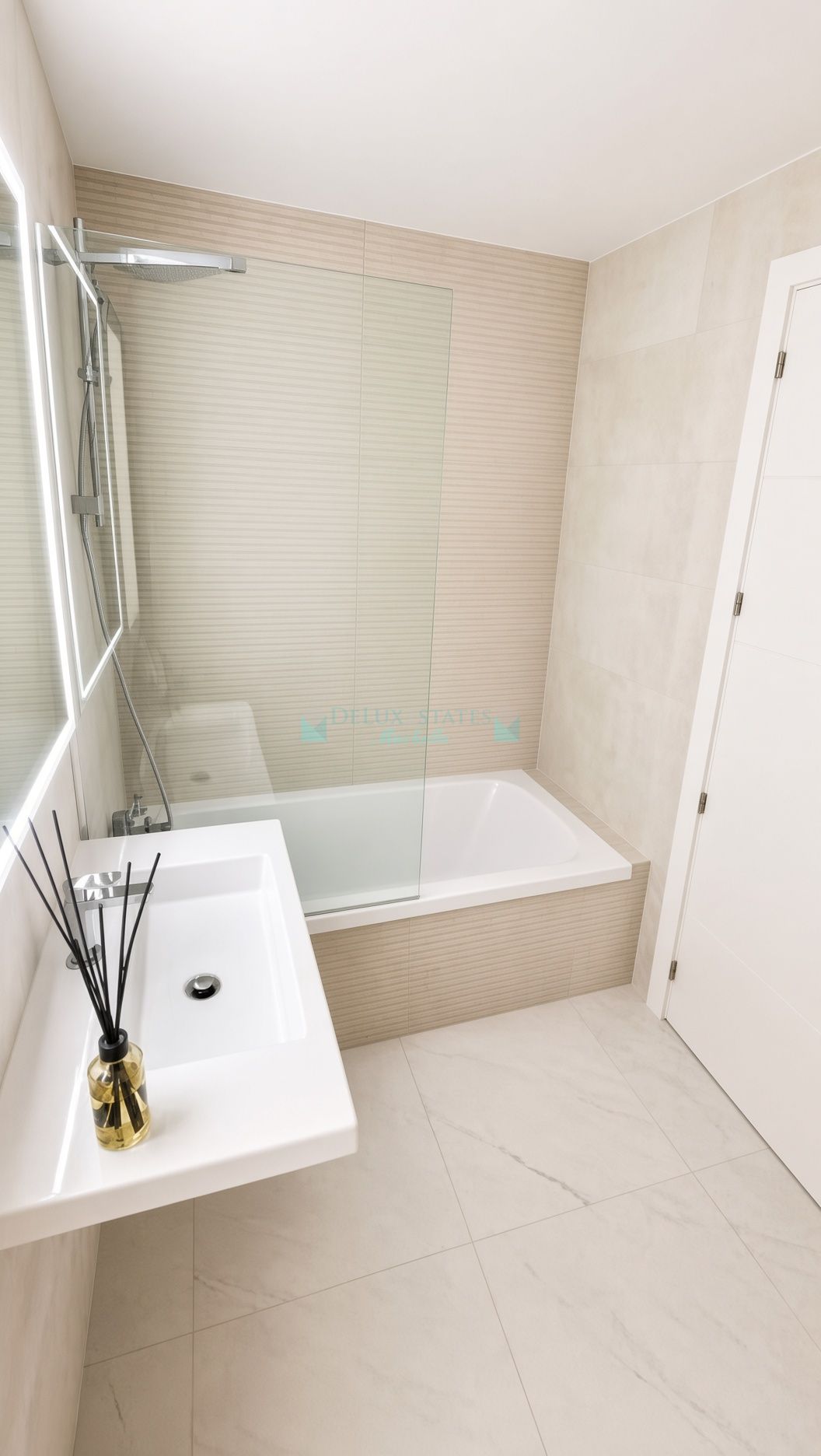 Ground Floor Apartment for sale in Altos de Estepona, Estepona