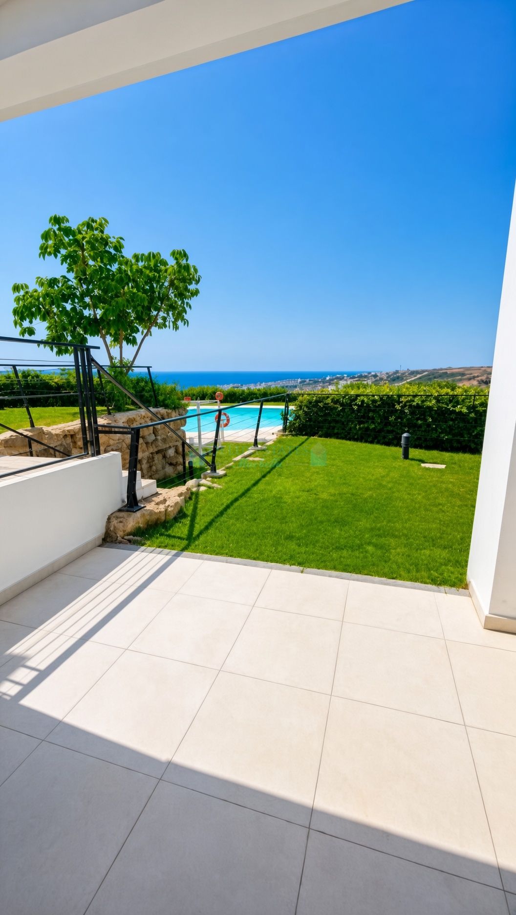 Ground Floor Apartment for sale in Altos de Estepona, Estepona