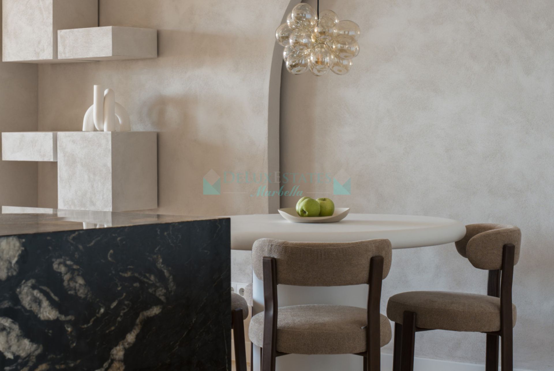 Apartment for sale in Cumbres del Rodeo, Nueva Andalucia