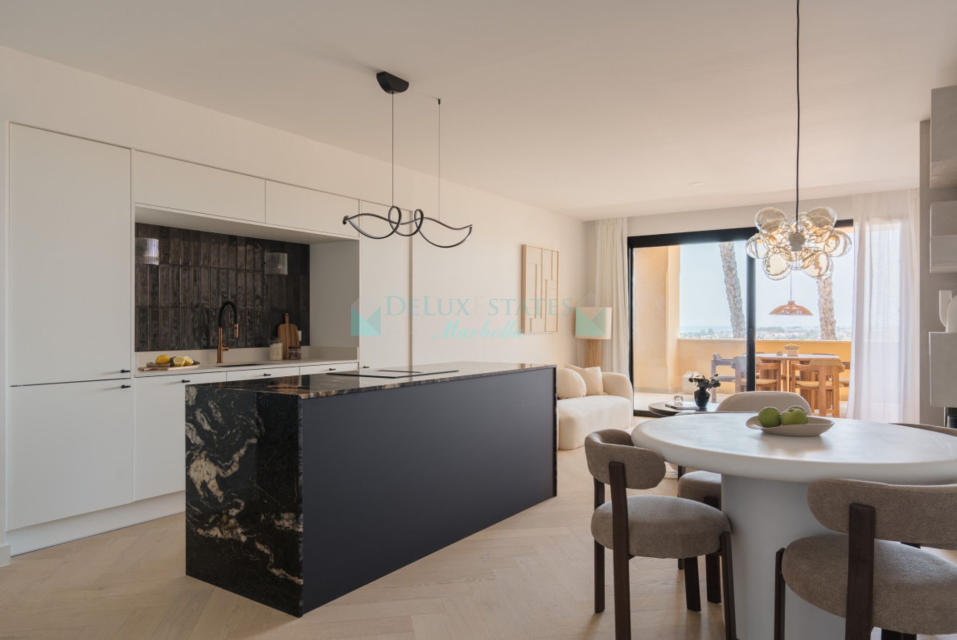 Apartment for sale in Cumbres del Rodeo, Nueva Andalucia