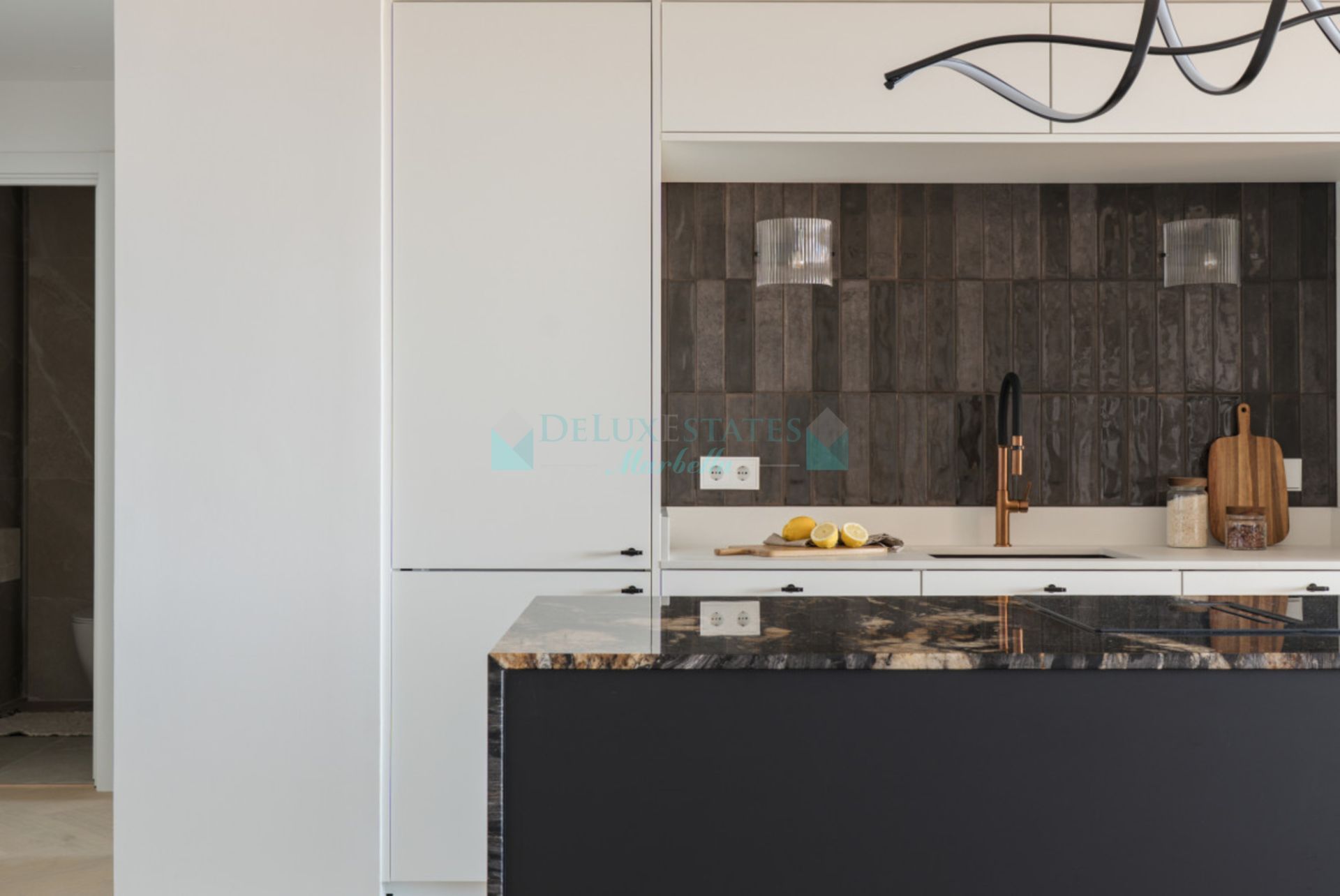 Apartment for sale in Cumbres del Rodeo, Nueva Andalucia