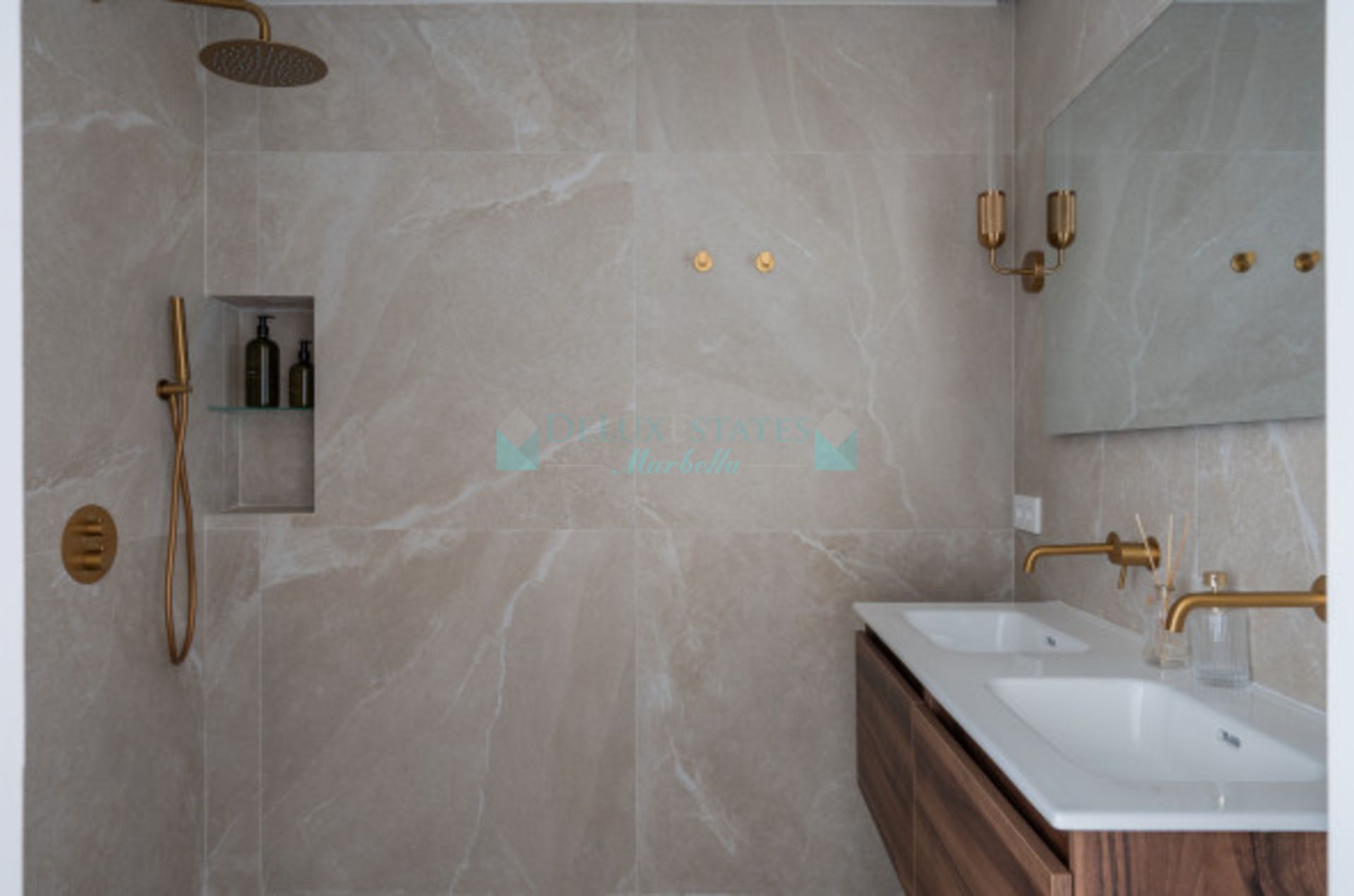 Apartment for sale in Cumbres del Rodeo, Nueva Andalucia