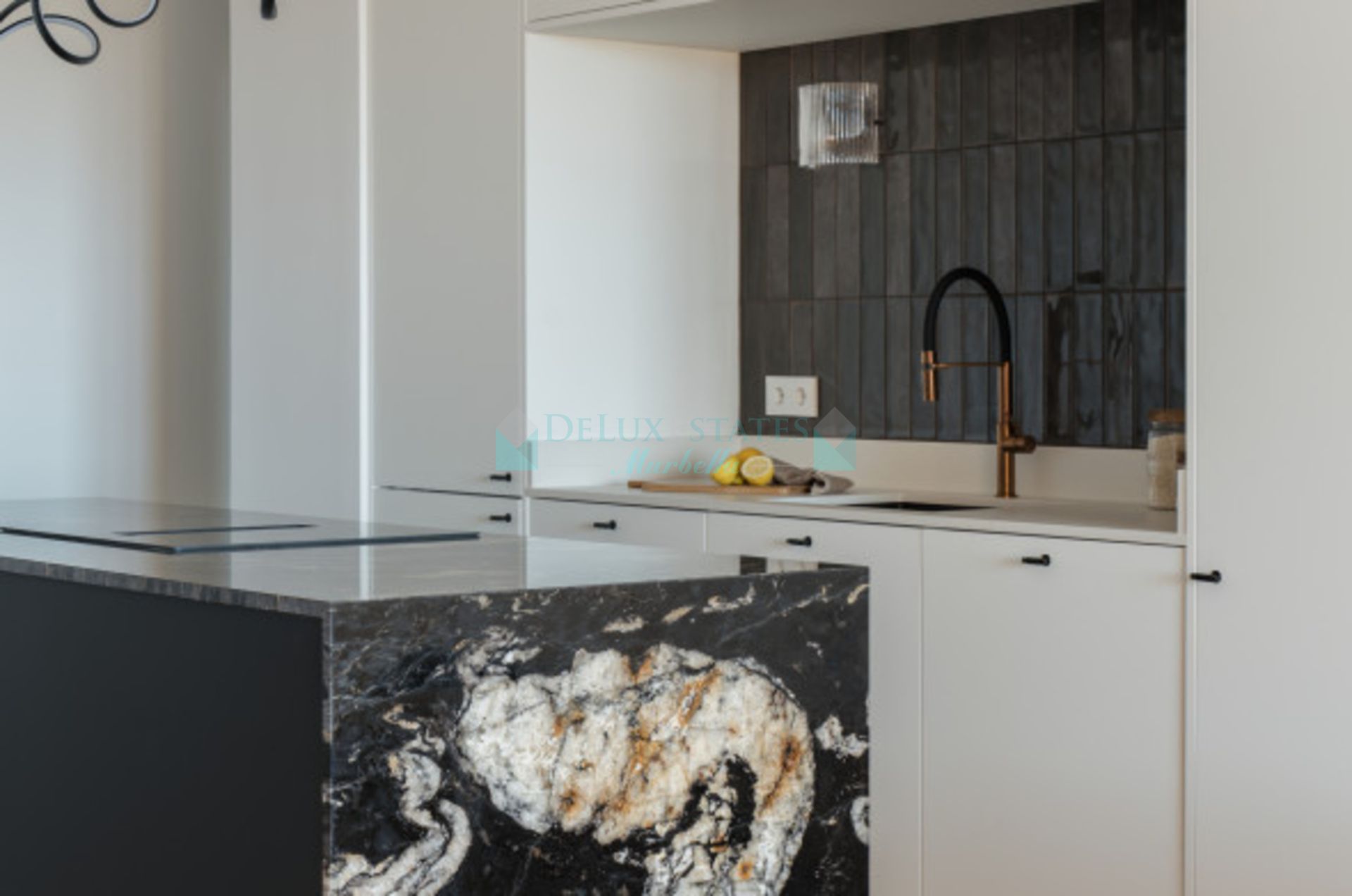 Apartment for sale in Cumbres del Rodeo, Nueva Andalucia