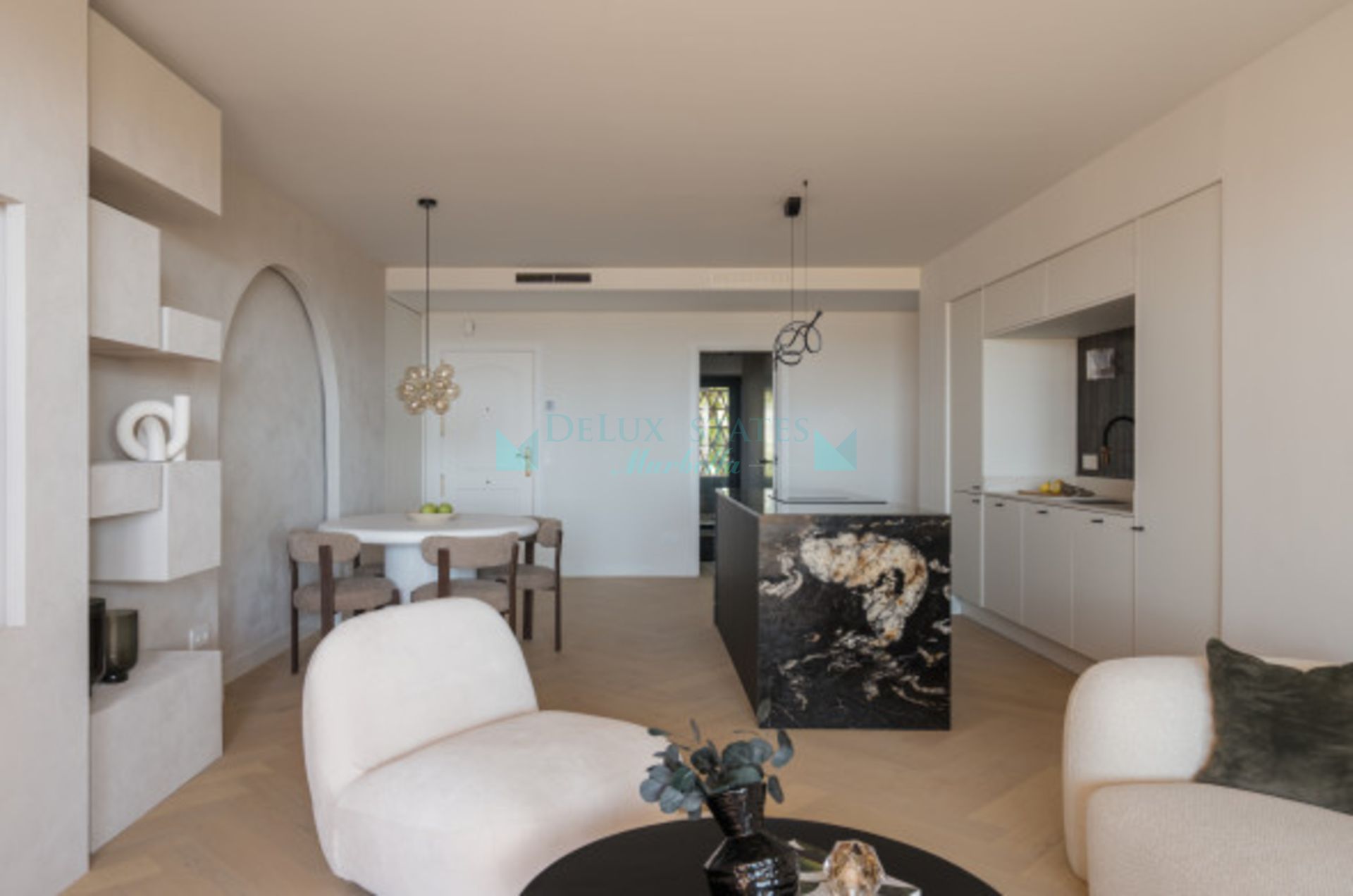 Apartment for sale in Cumbres del Rodeo, Nueva Andalucia