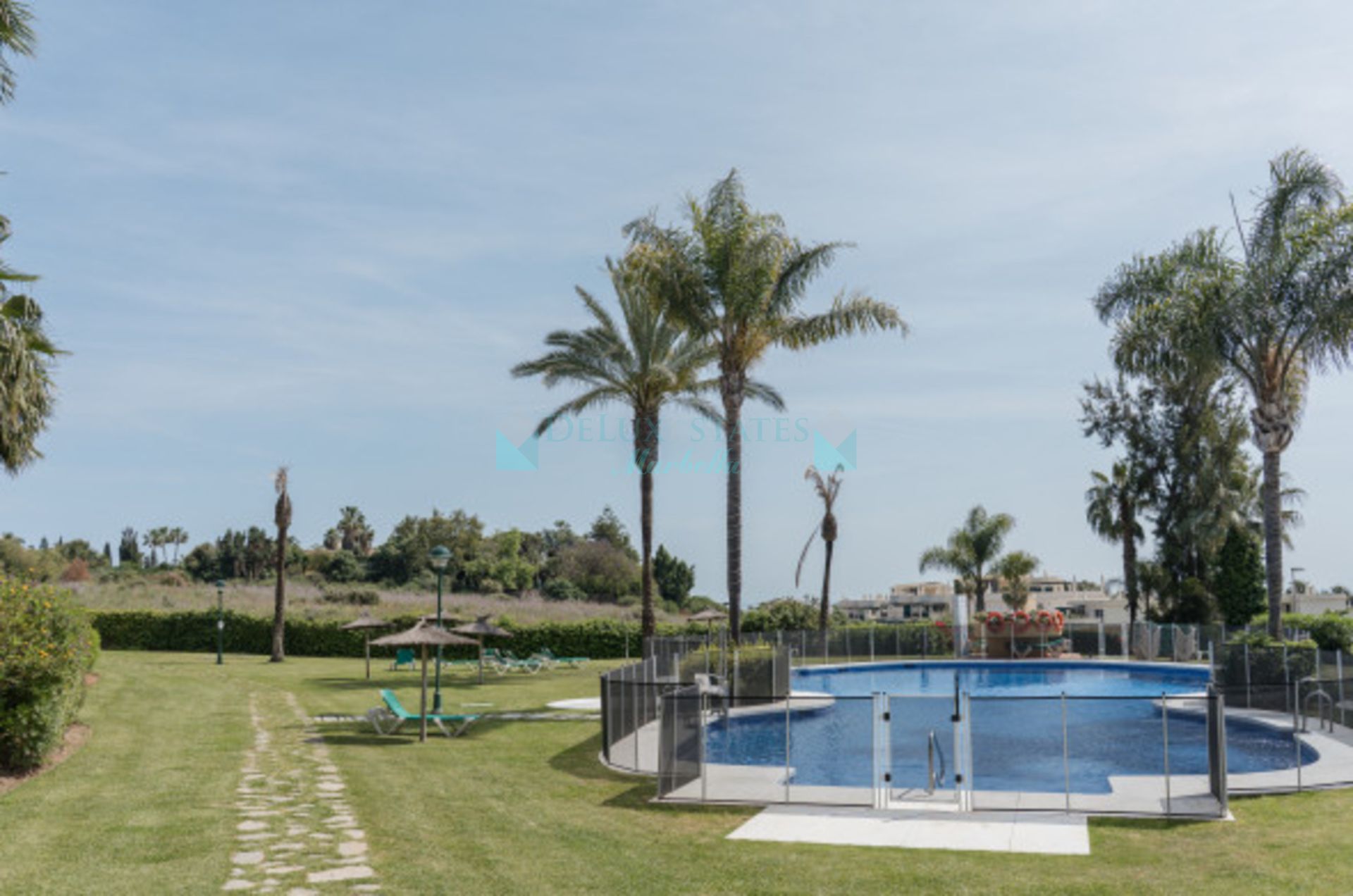 Apartment for sale in Cumbres del Rodeo, Nueva Andalucia