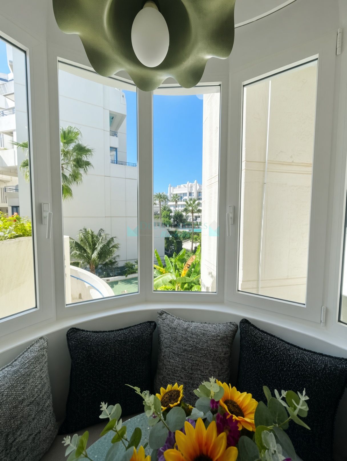 Duplex for sale in Playa de la Fontanilla, Marbella