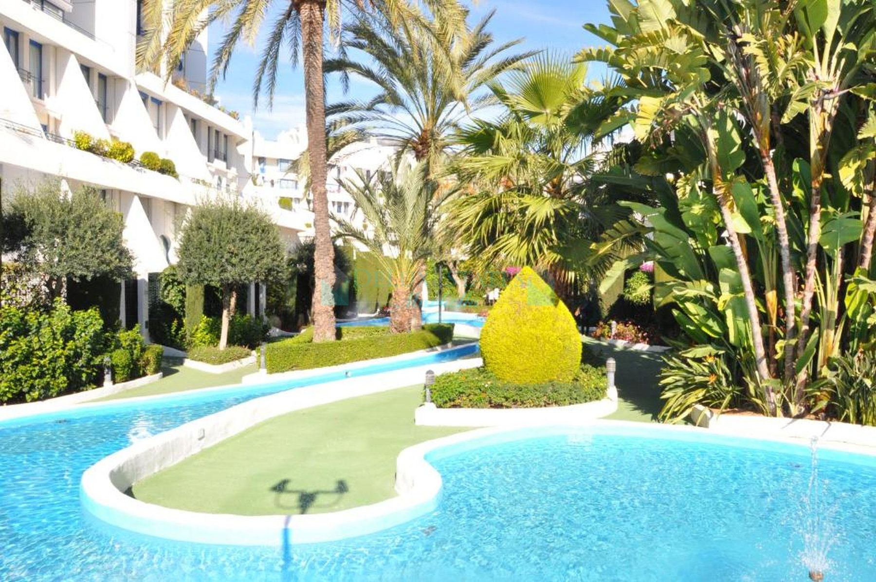 Duplex for sale in Playa de la Fontanilla, Marbella