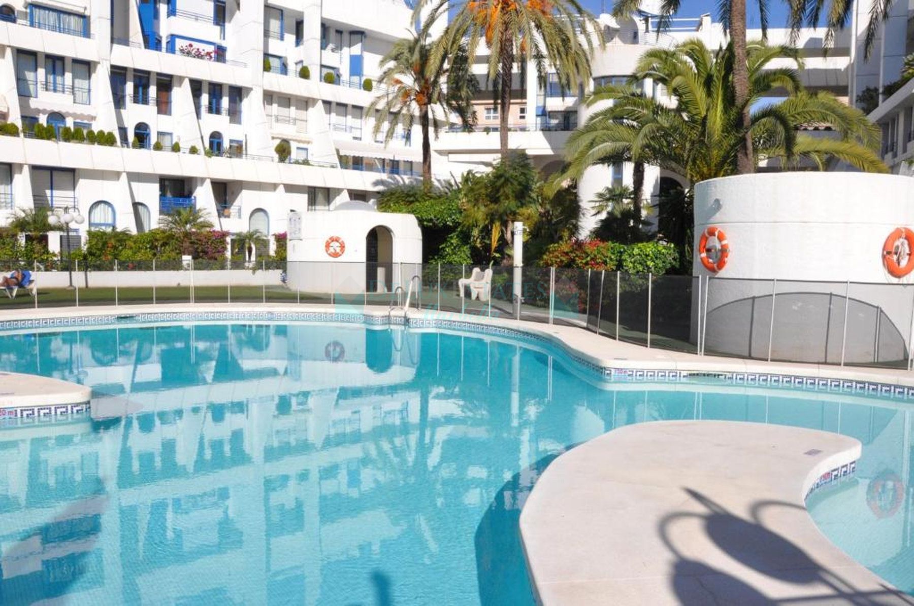 Duplex for sale in Playa de la Fontanilla, Marbella