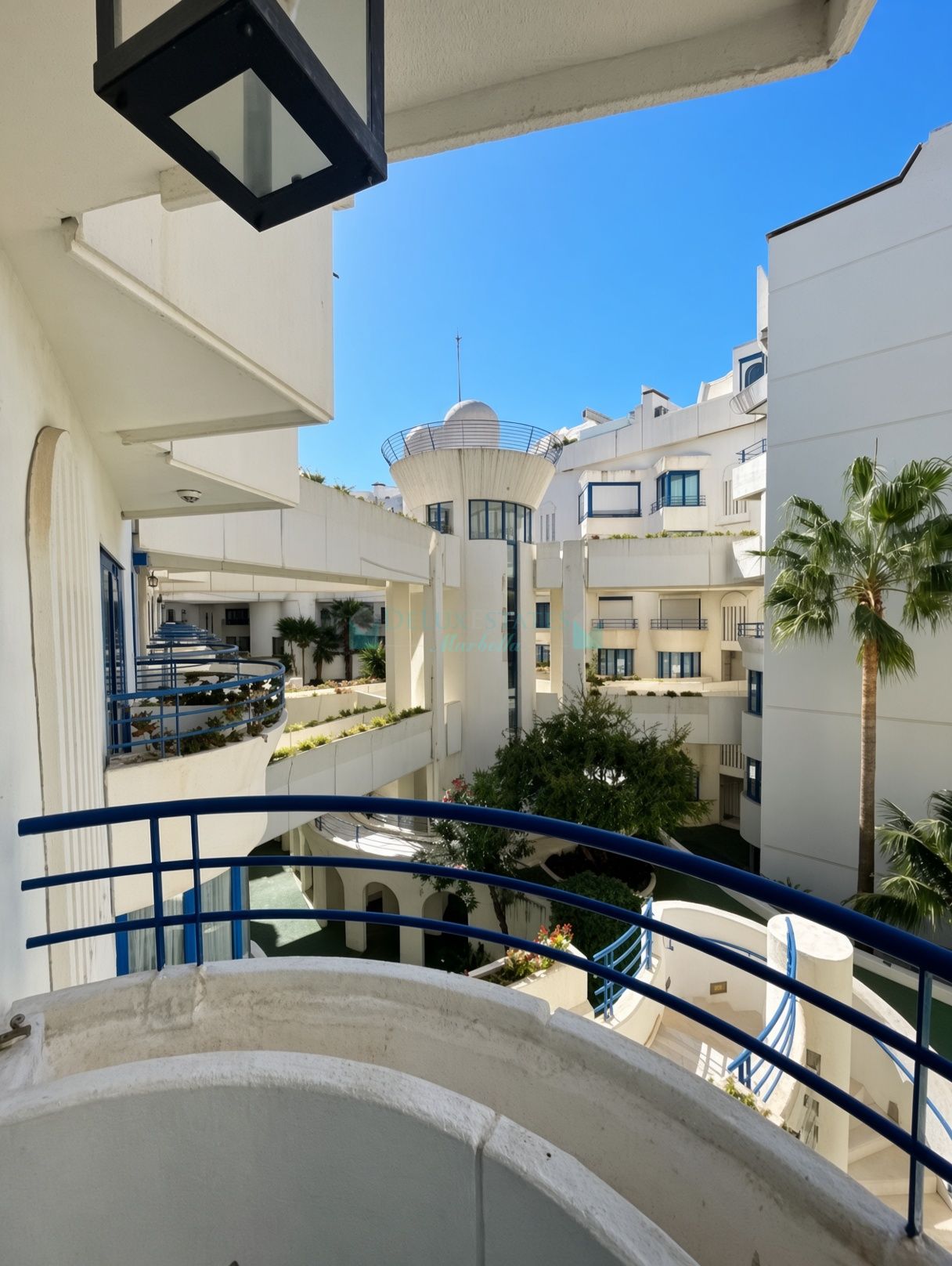 Duplex for sale in Playa de la Fontanilla, Marbella