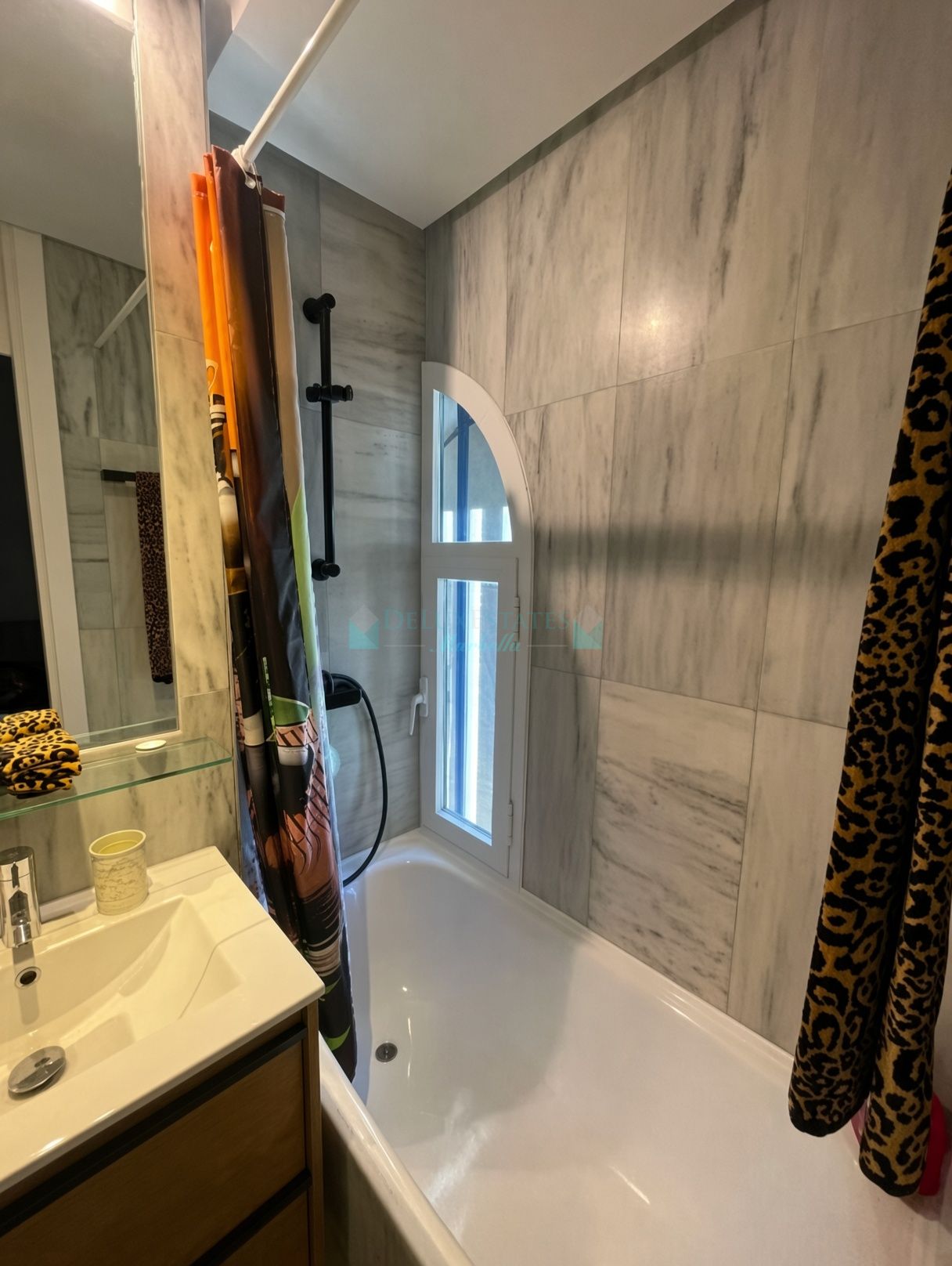 Duplex for sale in Playa de la Fontanilla, Marbella