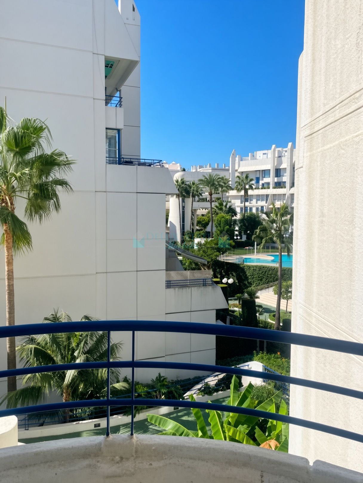 Duplex for sale in Playa de la Fontanilla, Marbella
