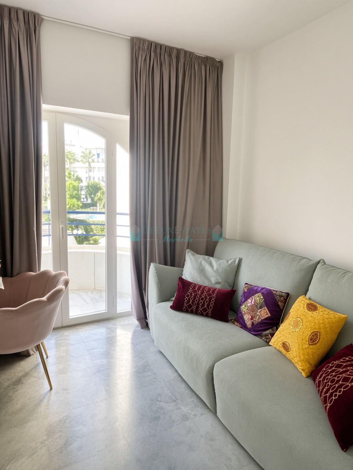Duplex for sale in Playa de la Fontanilla, Marbella