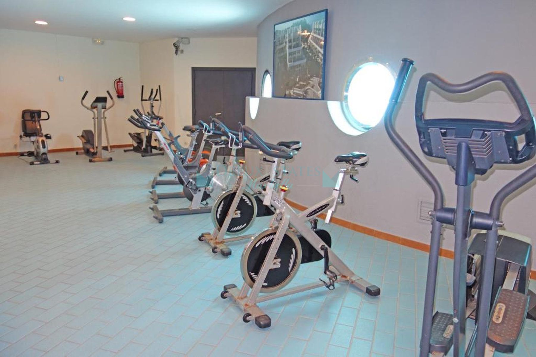 Duplex for sale in Playa de la Fontanilla, Marbella
