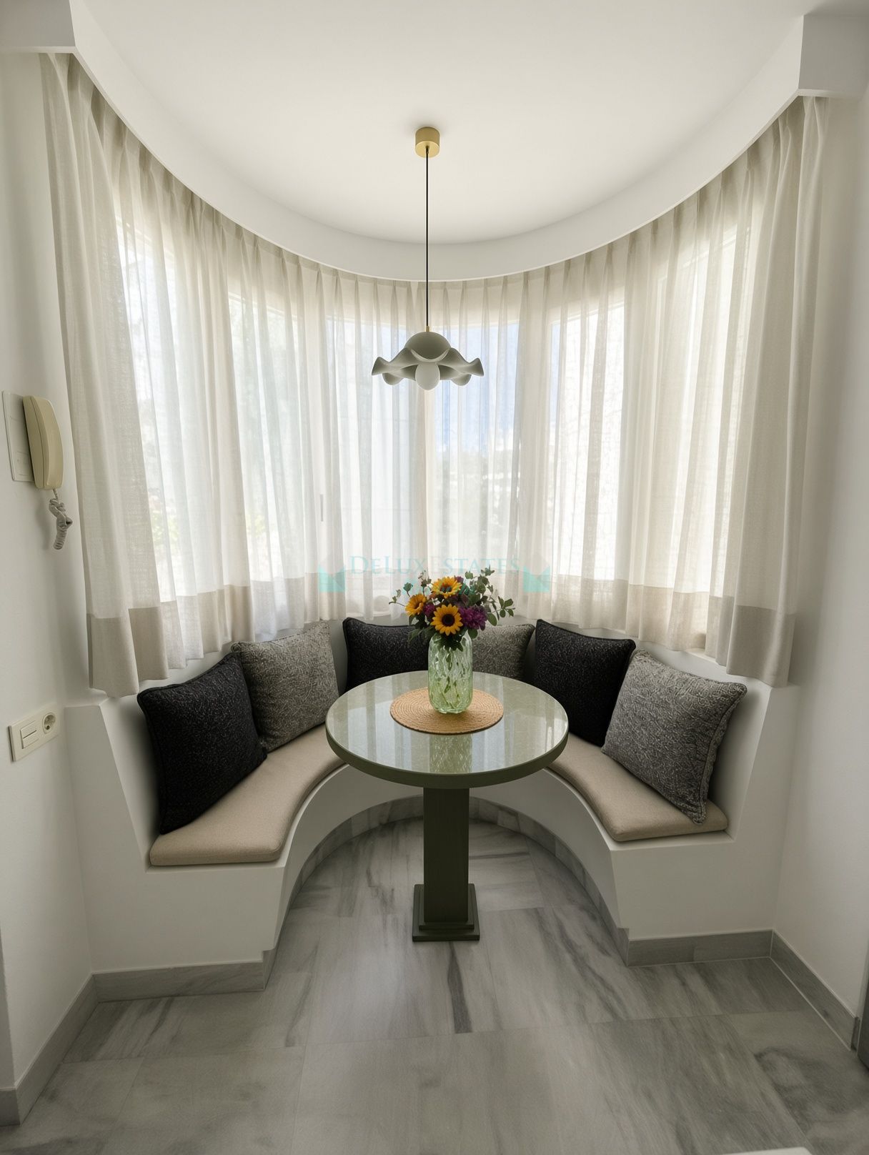 Duplex for sale in Playa de la Fontanilla, Marbella