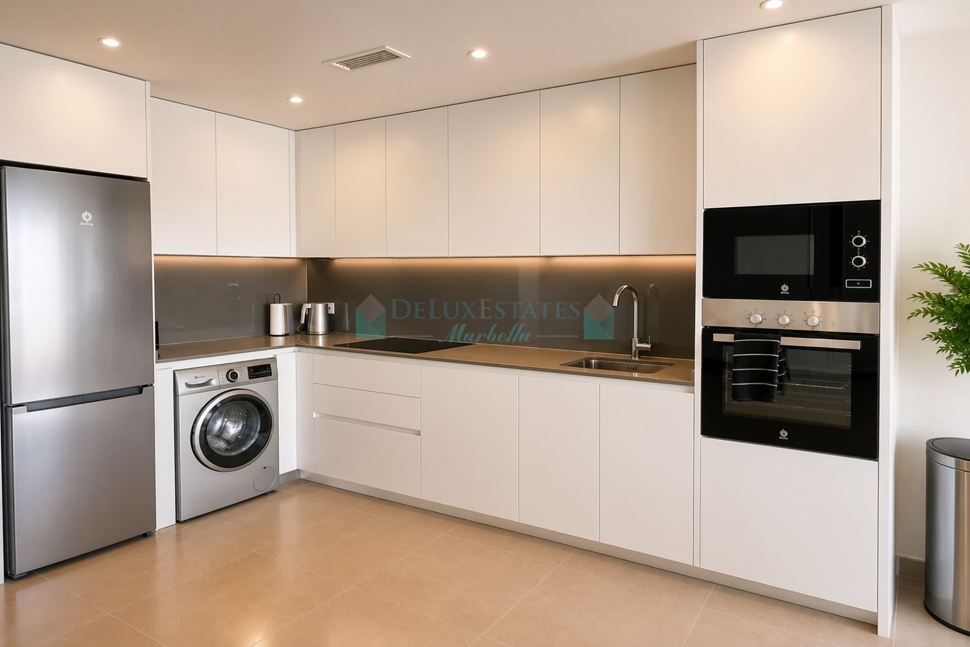 Apartamento en venta en Cancelada, Estepona