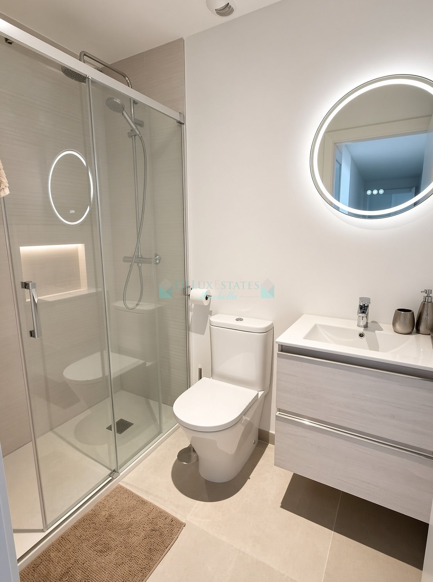 Apartamento en venta en Cancelada, Estepona