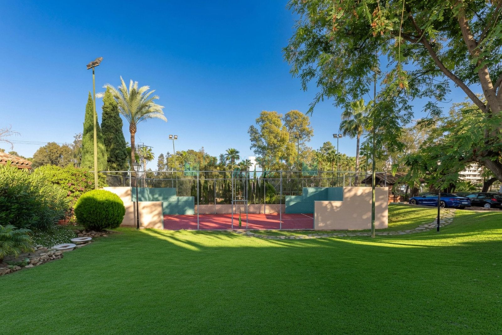 Duplex Penthouse for sale in La Cartuja del Golf, Estepona