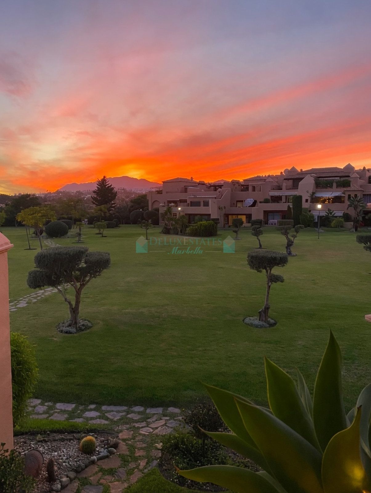 Duplex Penthouse for sale in La Cartuja del Golf, Estepona