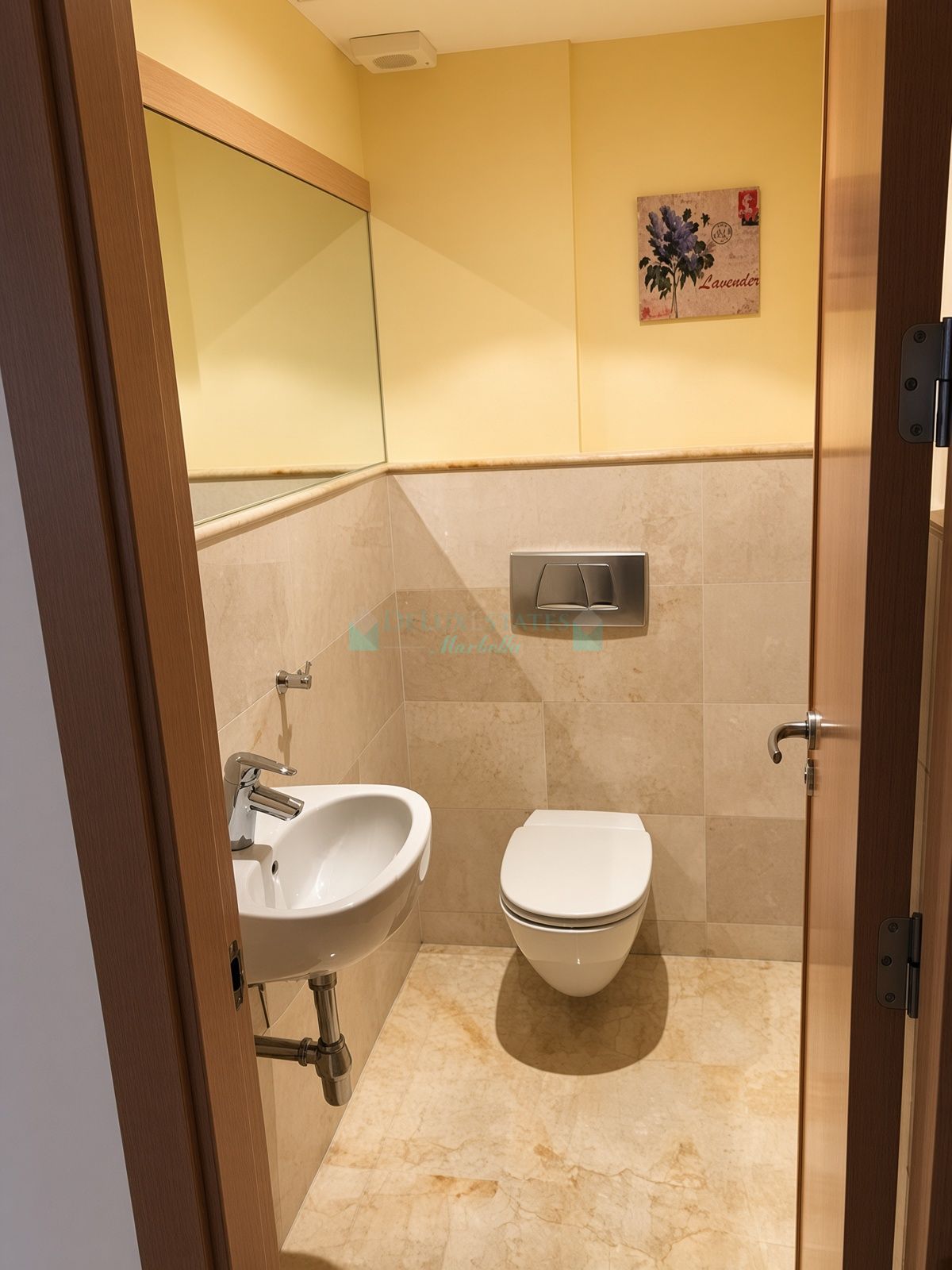 Apartamento en venta en Los Altos de los Monteros, Marbella Este
