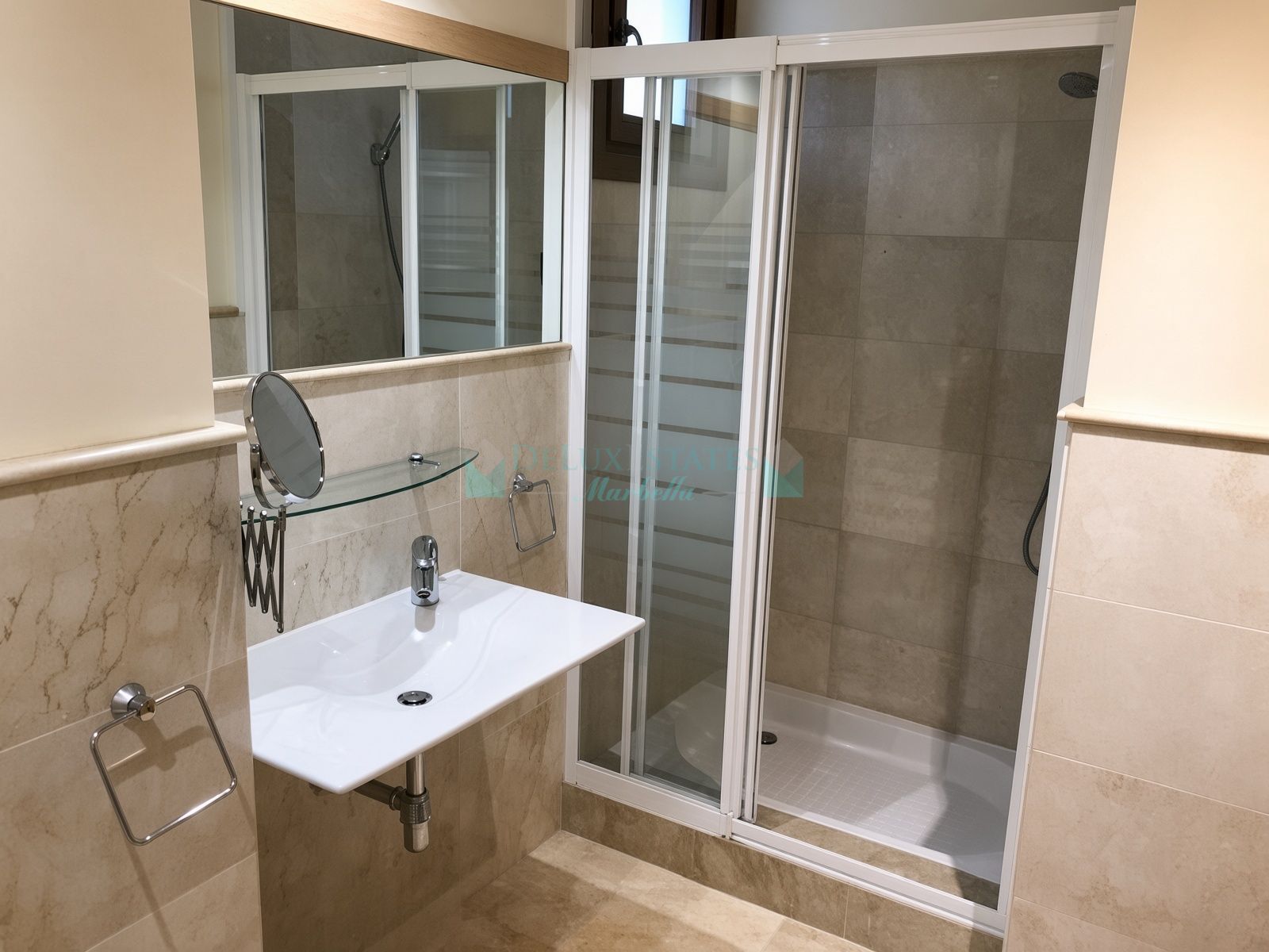 Apartamento en venta en Los Altos de los Monteros, Marbella Este