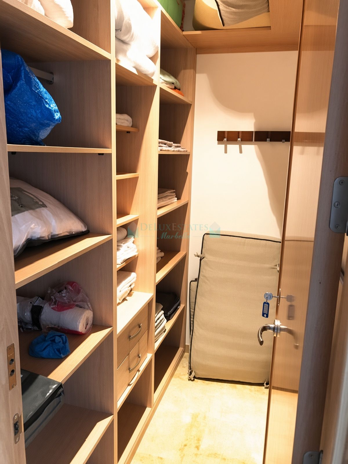 Apartamento en venta en Los Altos de los Monteros, Marbella Este
