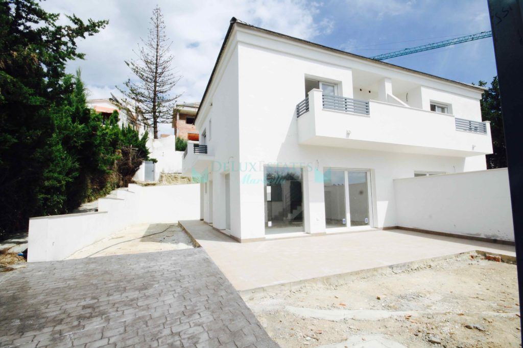 Semi Detached House for sale in Lindasol, Marbella East