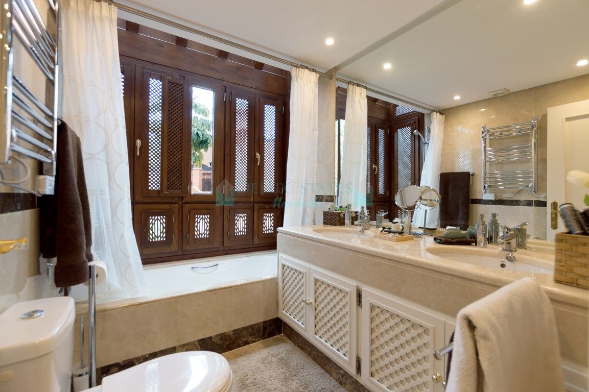 Apartment for sale in Nueva Andalucia