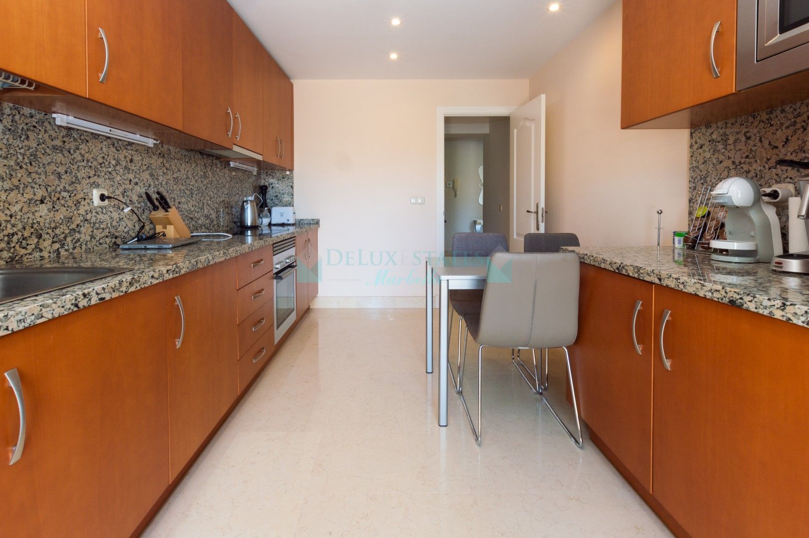 Apartment for sale in Benahavis