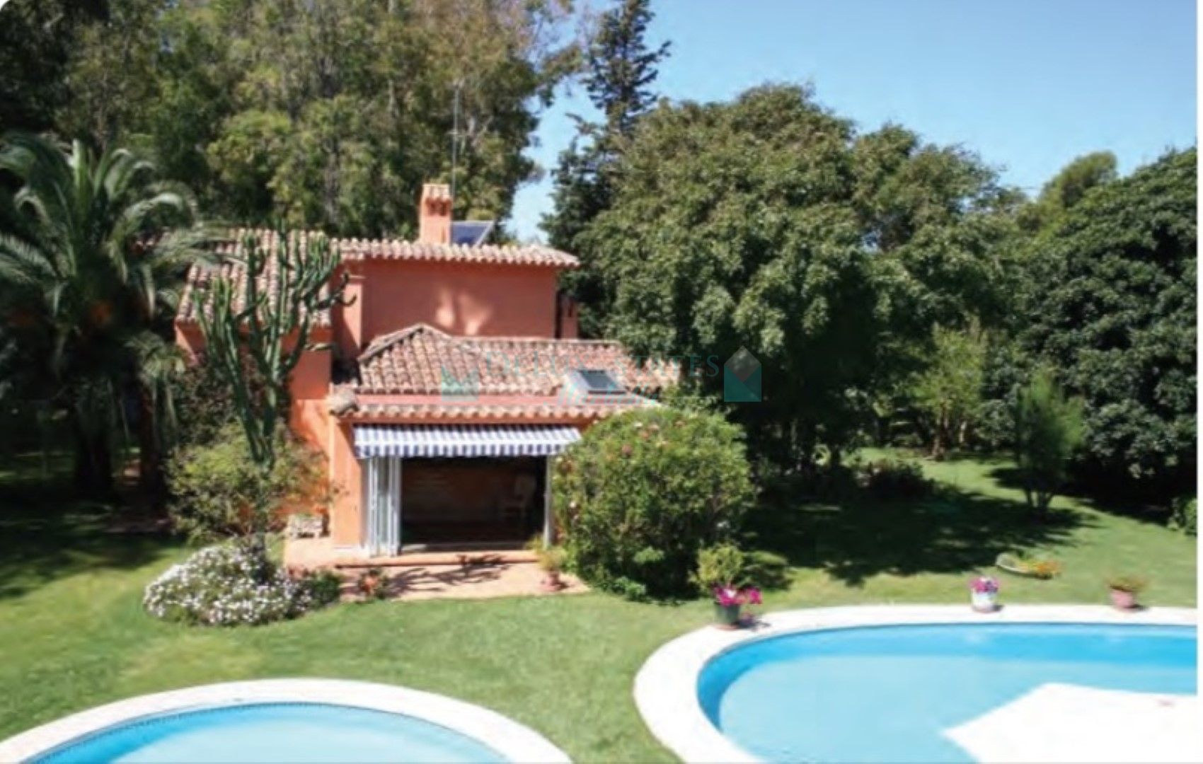 Villa for sale in Estepona