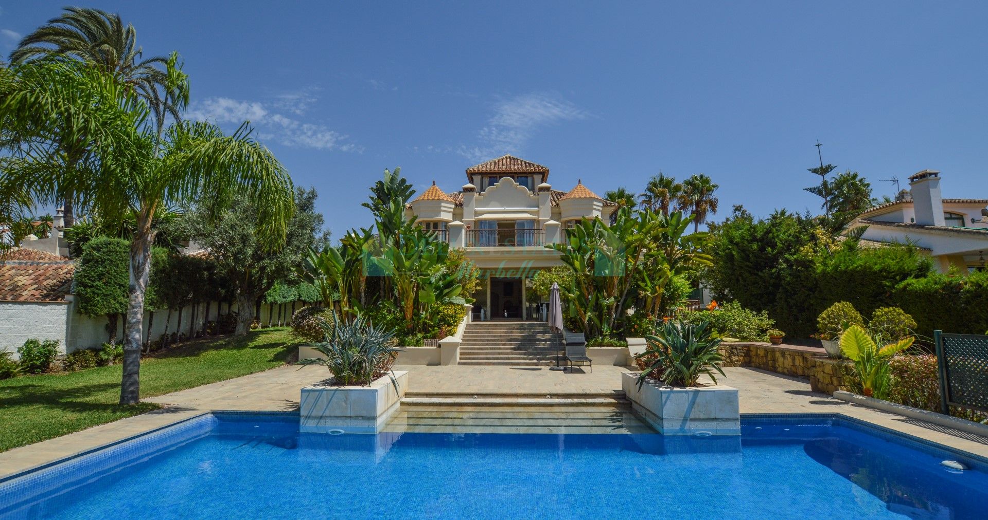 Villa en venta en Costabella, Marbella Este